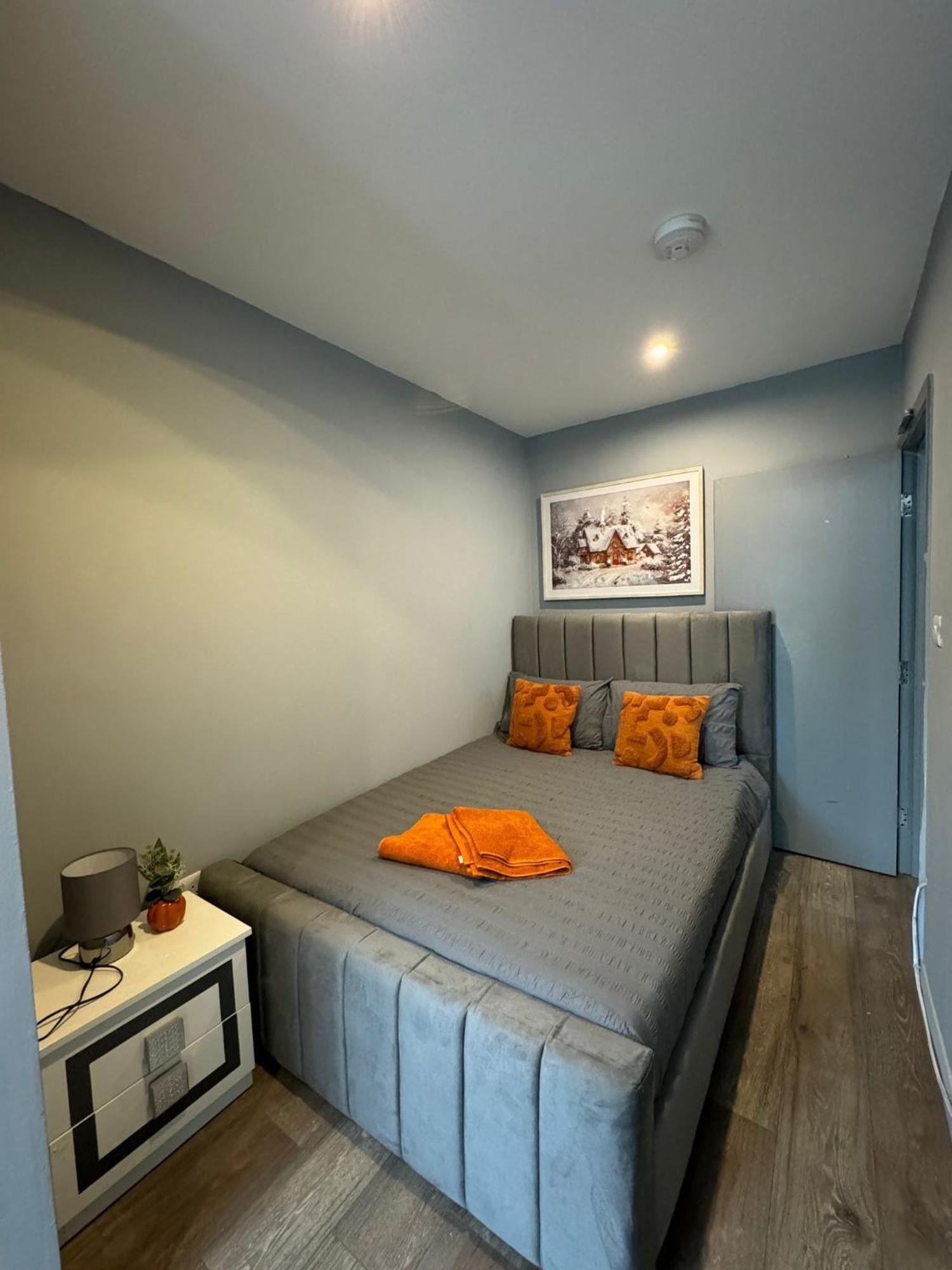 2 Bedroom Flat In Euston 2 Mins Away From Station, No Lift Лондон Экстерьер фото