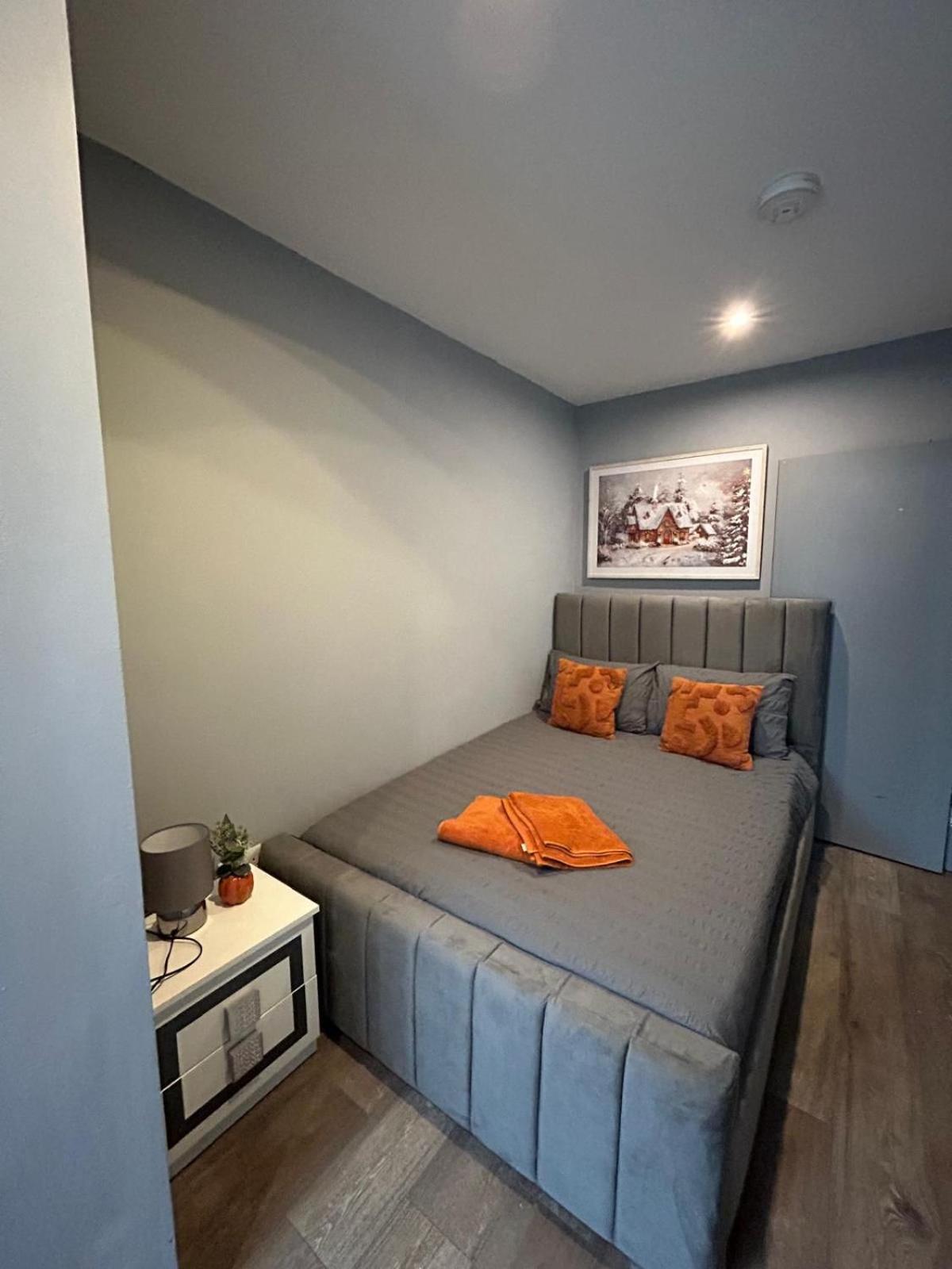 2 Bedroom Flat In Euston 2 Mins Away From Station, No Lift Лондон Экстерьер фото